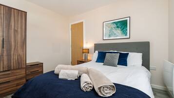 2 bedrooms, iron/ironing board, WiFi, bed sheets