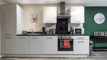 Coffee/tea maker, fridge, microwave, oven