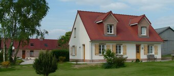 Spacious 2-Bedroom Gîte Near Le Touquet, Pony Farm Experience