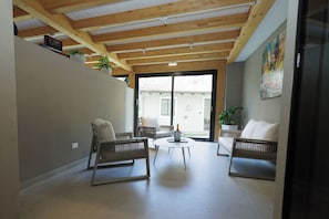 Superior Triple Room, Garden View | Interior