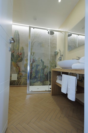 Deluxe Double Room, Sea View | Bathroom