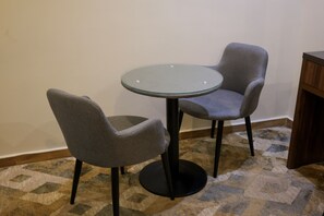 ห้อ งคอมฟอร์ทสตูดิโอสวีท | ร้านอาหาร