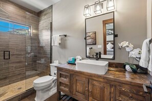 Shower, towels - Lucky Star Lodge | Pool & Hot Tub | Fire Pit (Durango)