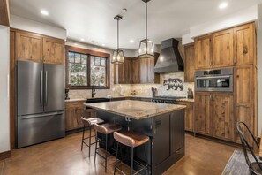 Fridge, microwave, oven, stovetop - Lucky Star Lodge | Pool & Hot Tub | Fire Pit (Durango)