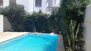 حمام سباحة