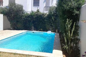 حمام سباحة