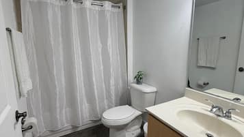 Basic Apartment, 2 Bedrooms | Bathroom