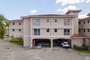 Exterior - Triangle Suites LLC (Hialeah)