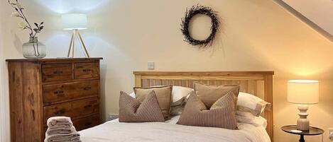 4 bedrooms, free WiFi, bed sheets