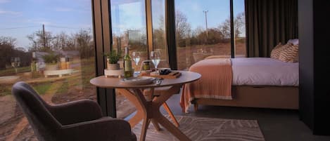 1 bedroom, desk, WiFi, bed sheets