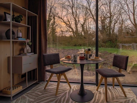 Dining. Luxury Mirrored Cabin with Sauna & Plunge Pool