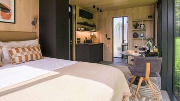 1 bedroom, desk, WiFi, bed sheets