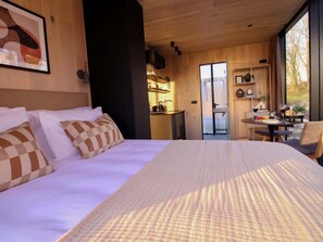 1 Schlafzimmer, Schreibtisch, WLAN, Bettwäsche