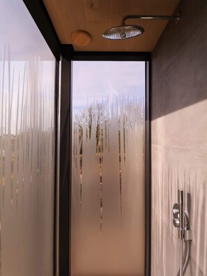 Shower, hair dryer, towels, shampoo - Luxury Mirror Cabin with Hot Tub & Sauna (Anglesey)