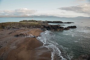 Beach - Luxury Mirror Cabin with Hot Tub & Sauna (Anglesey)