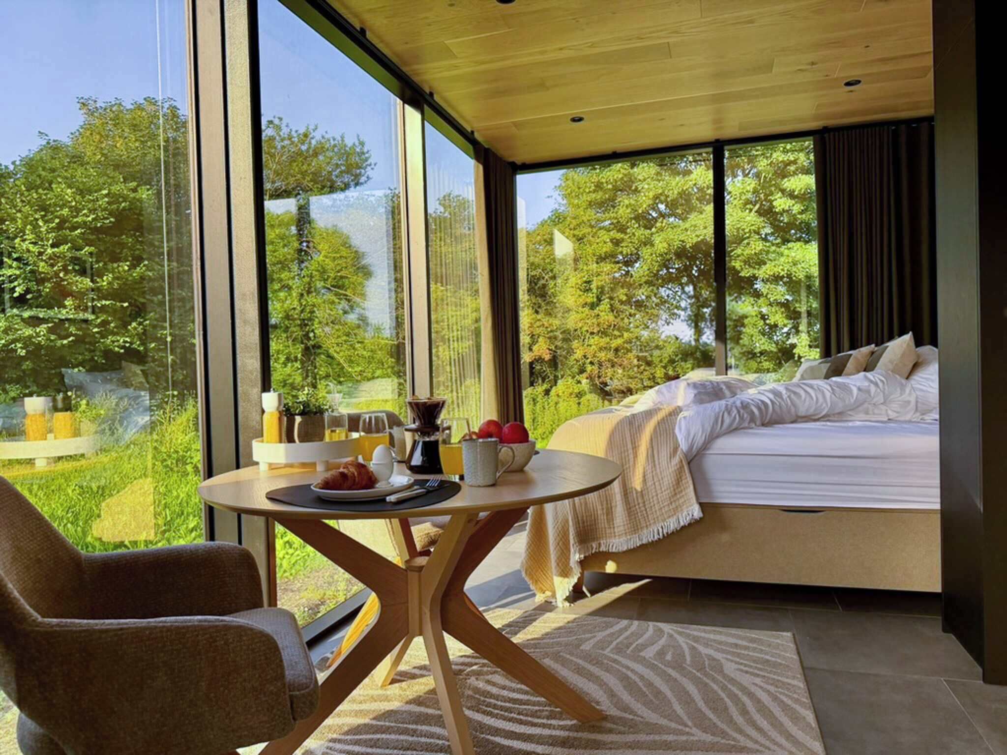1 bedroom, desk, WiFi, bed sheets