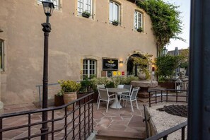 Outdoor dining - Hotel Restaurant l'Orchidée (Ensisheim)