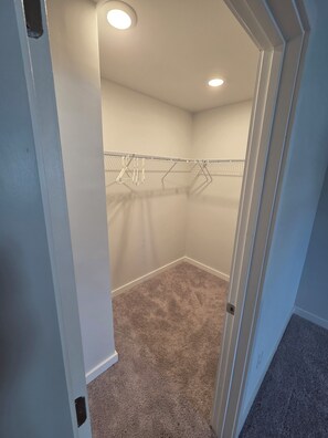 Interior - Delightful 5-bedroom building with AC in charming Grayson (Grayson)