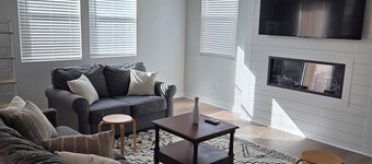 Delightful 5-bedroom building with AC in charming Grayson