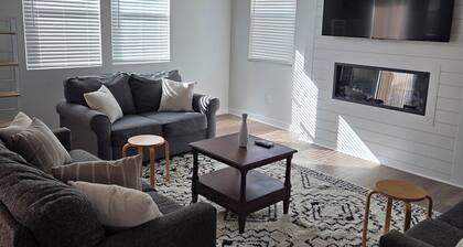 Delightful 5-bedroom building with AC in charming Grayson