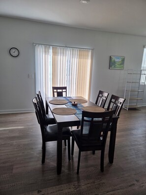 Dining - Delightful 5-bedroom building with AC in charming Grayson (Grayson)