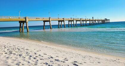 2 bed/2.5 bath King Suite, 2 Miles from Beach, Newly Renovated, Family Friendly
