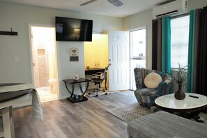 Living area - Springfield Oasis  Cozy Furnished Stay Near UF Health & Proton Center (Jacksonville)