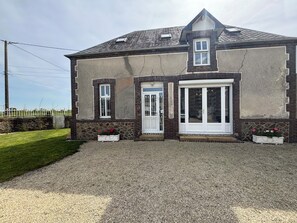 Exterior - 2-bedroom cottage close to D-Day Beaches and Bayeux at the historic Maison Neuve (Le Molay-Littry)