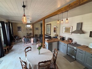 Dining - 2-bedroom cottage close to D-Day Beaches and Bayeux at the historic Maison Neuve (Le Molay-Littry)