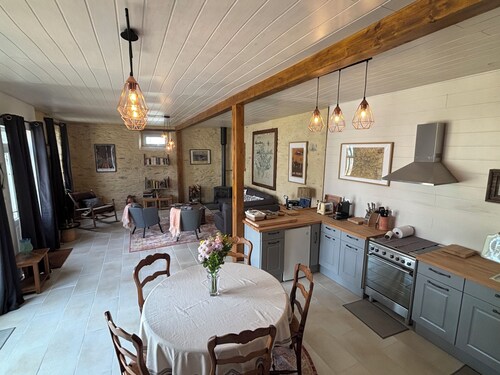 2-bedroom cottage close to D-Day Beaches and Bayeux at the historic Maison Neuve