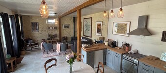 2-bedroom cottage close to D-Day Beaches and Bayeux at the historic Maison Neuve