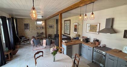2-bedroom cottage close to D-Day Beaches and Bayeux at the historic Maison Neuve