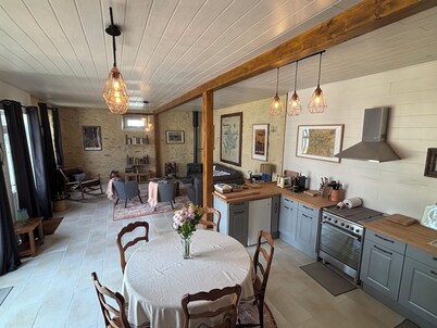 2-bedroom cottage close to D-Day Beaches and Bayeux at the historic Maison Neuve