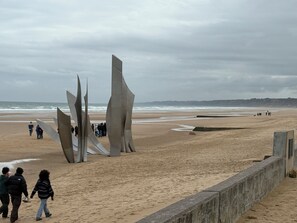 Beach - 2-bedroom cottage close to D-Day Beaches and Bayeux at the historic Maison Neuve (Le Molay-Littry)
