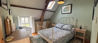 2-bedroom cottage close to D-Day Beaches and Bayeux at the historic Maison Neuve