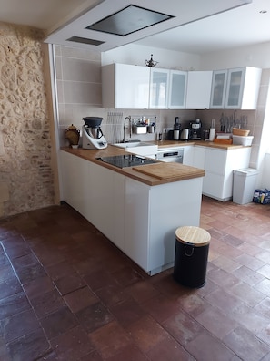 Private kitchen - Vrbo Property (Cercoux)