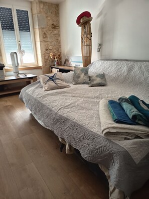 Room - Vrbo Property (Cercoux)