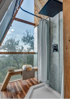 Studiosvit - utsikt mot havsviken | Badrum