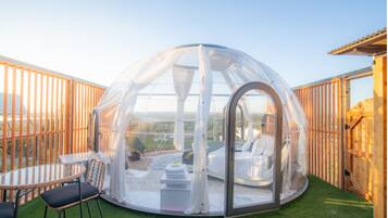 Studio | Outdoor dining