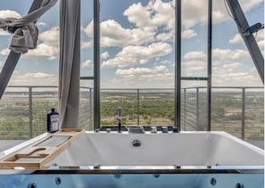 Suite, vue colline | Intérieur