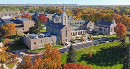 Family & Corporate Retreat & Gathering *Sleeps 12+