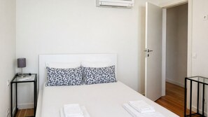 2 bedrooms, iron/ironing board, free WiFi, bed sheets - B: Douro & Bridge Views | Boutique Apartments (Vila Nova de Gaia)
