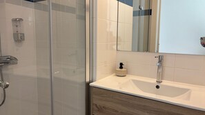 Bathroom - Douro Bridge - Studio A (Vila Nova de Gaia)