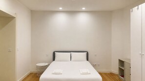 1 bedroom, iron/ironing board, free WiFi, bed sheets - C: Douro & Bridge Views | Boutique Apartments (Vila Nova de Gaia)
