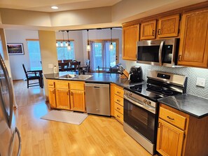 Fridge, microwave, oven, stovetop - Spacious 3bedroom Mtn Home with Private Hot Tub (Silverthorne)