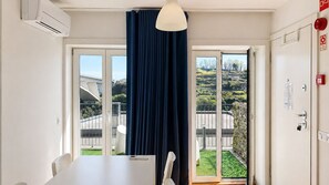 Interior - E: Sweeping Panoramic Terrace | Douro Views (Vila Nova de Gaia)