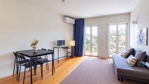 TV - F: Ponte Luis Balcony | Riverside Flat (Vila Nova de Gaia)
