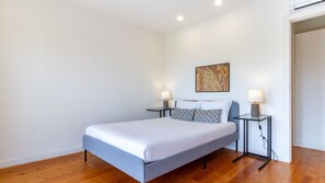 1 bedroom, iron/ironing board, travel crib, WiFi (free) - F: Ponte Luis Balcony | Riverside Flat (Vila Nova de Gaia)