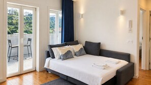 1 bedroom, iron/ironing board, free WiFi, bed sheets - Douro Bridge G Comfortable River View Balcony (Vila Nova de Gaia)