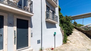 Exterior detail - J: Iconic Bridge & Douro Views | 1BR Porto (Vila Nova de Gaia)
